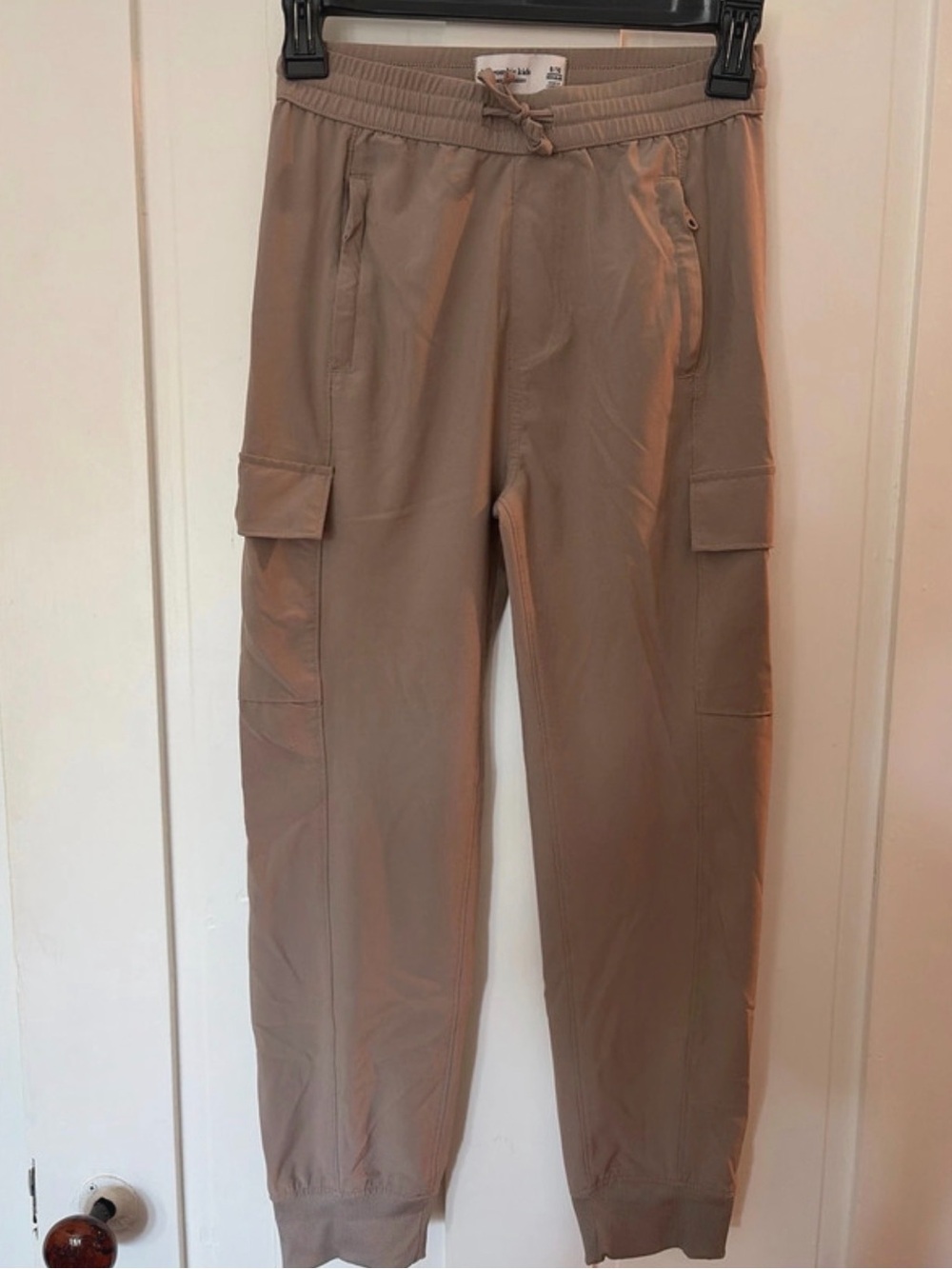 Abercrombie Girl’s Cargo Jogger Pants in Taupe